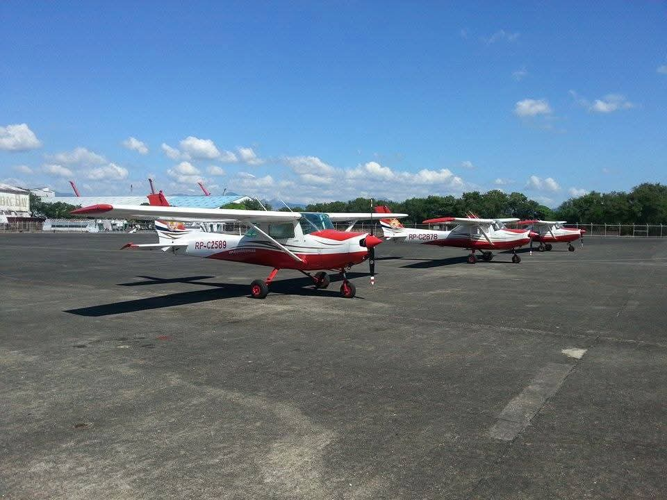 Cessna 152 training aircraft lined up on the tarmac
